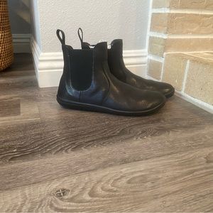 Size 38 Vivobarefoot Fulham Chelsea Boots Black